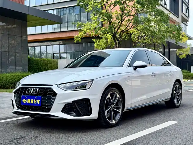 Audi A4L 40 TFSI, Стиль Драйв