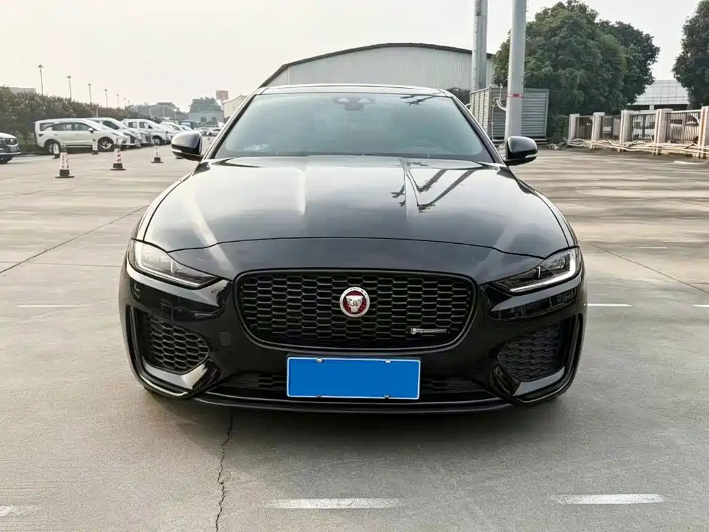 Фото 1 - Jaguar XEL
