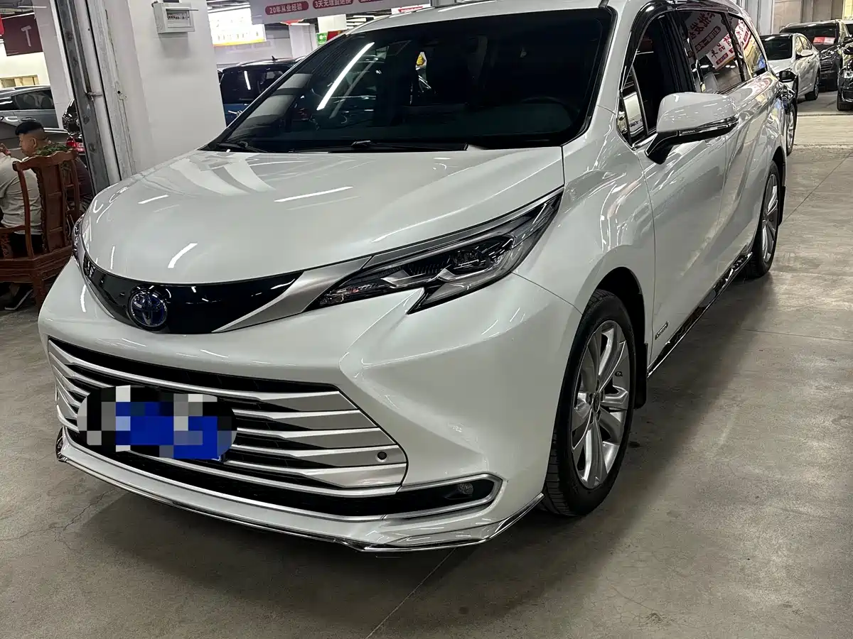 Toyota Sienna 2023 2.5L Hybrid Premium Edition