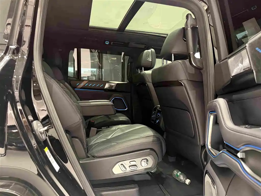 Fang Cheng Bao Leopard 8 2025 2025 Zhiyong Flagship 6-Seater