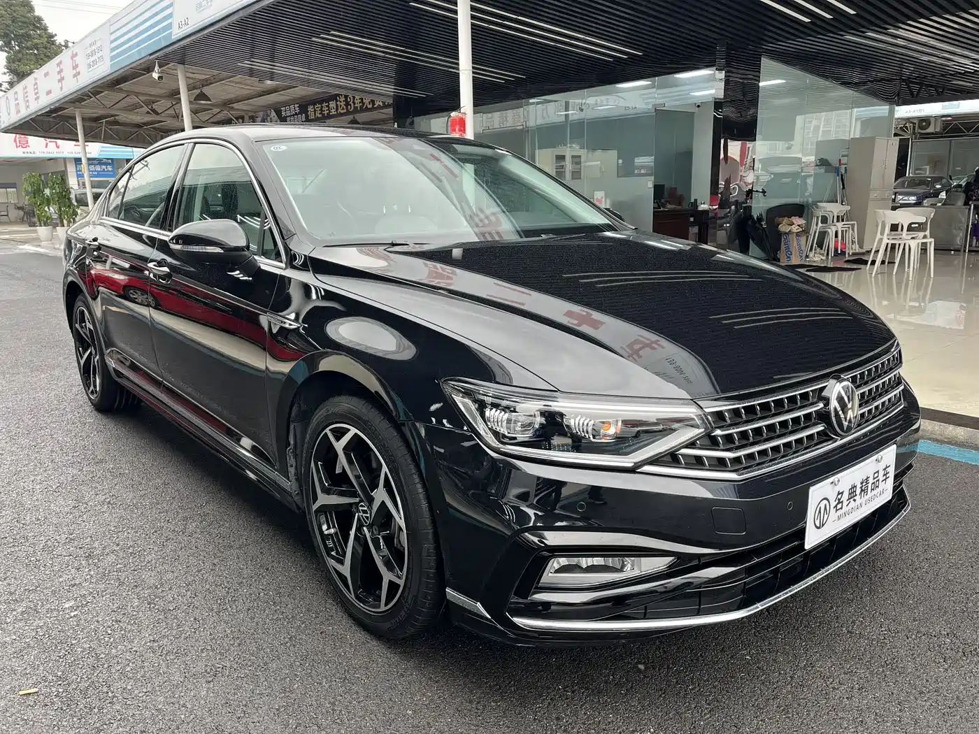 Volkswagen Magotan 2023 Model 2 Million Commemorative Edition 330TSI DSG Luxury фото 3
