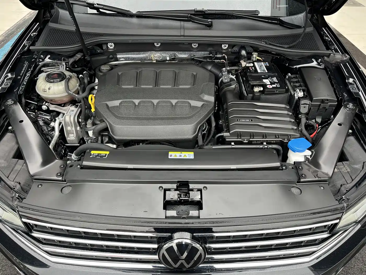 Volkswagen Magotan 2023 Model 2 Million Commemorative Edition 330TSI DSG Luxury фото 11