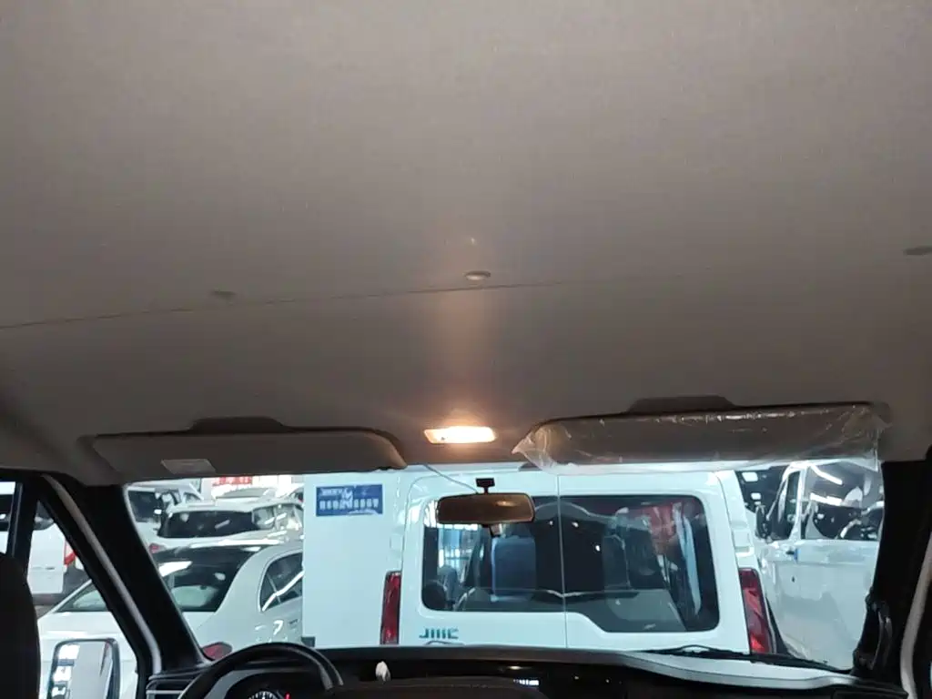 Jiangling JMC Fushun 2026 2025 Model 2.0T 6MT Diesel Short Wheelbase Low Roof Commercial MPV 5/6 Seats with Dual Swing Doors