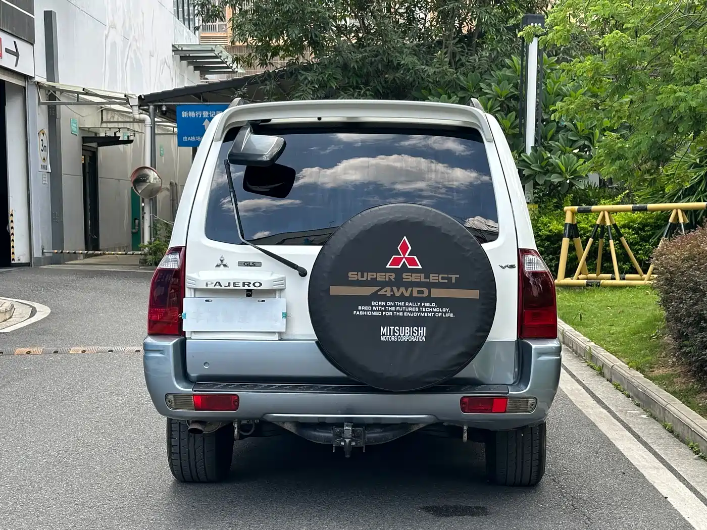 Mitsubishi Pajero 2006 Model 3.0L AT GLS фото 14