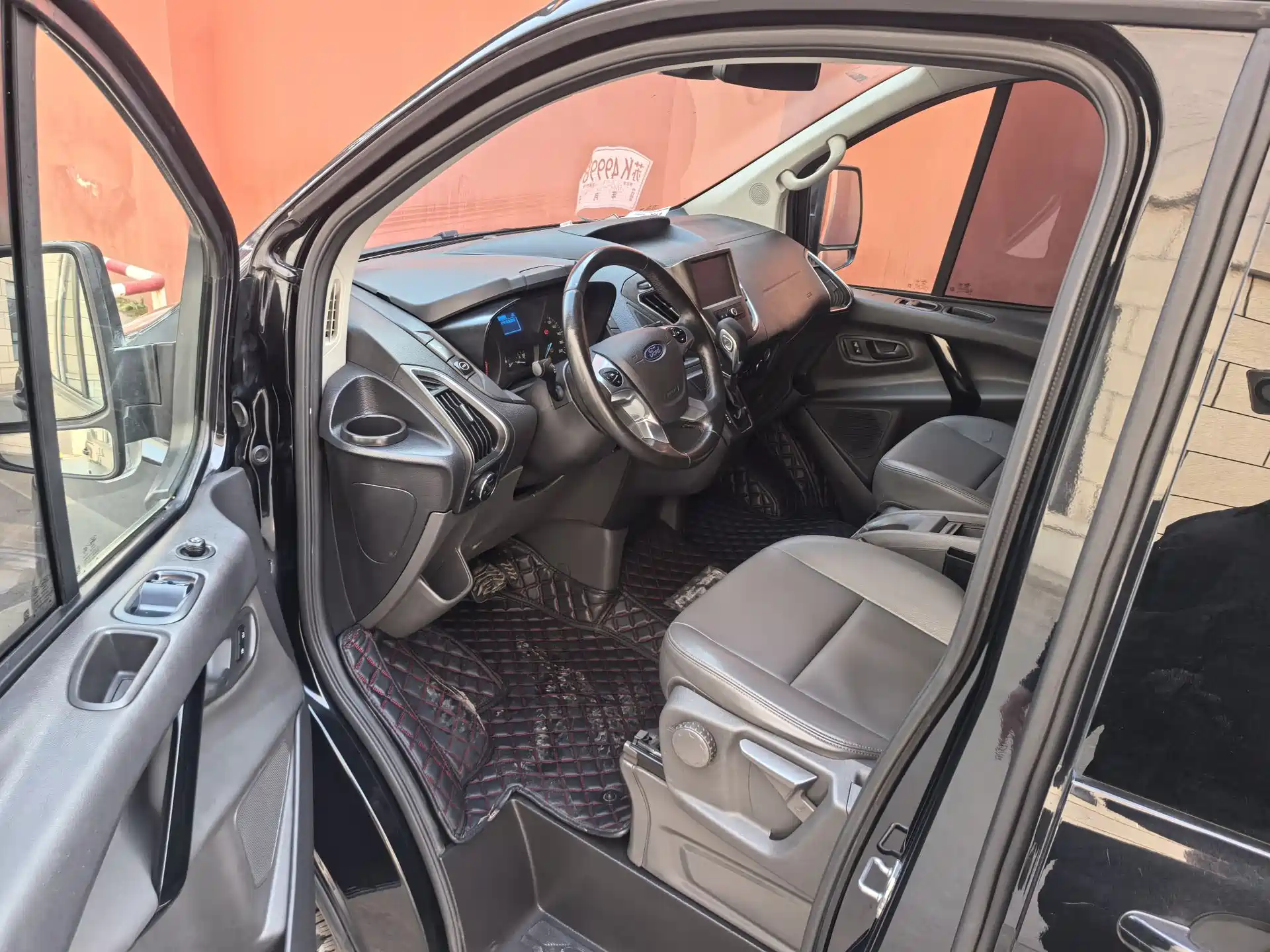 Photo 7 - Ford Tourneo