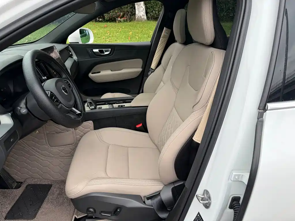 Volvo XC60 2025 2026 Model B5 AWD Smart Elite Luxury