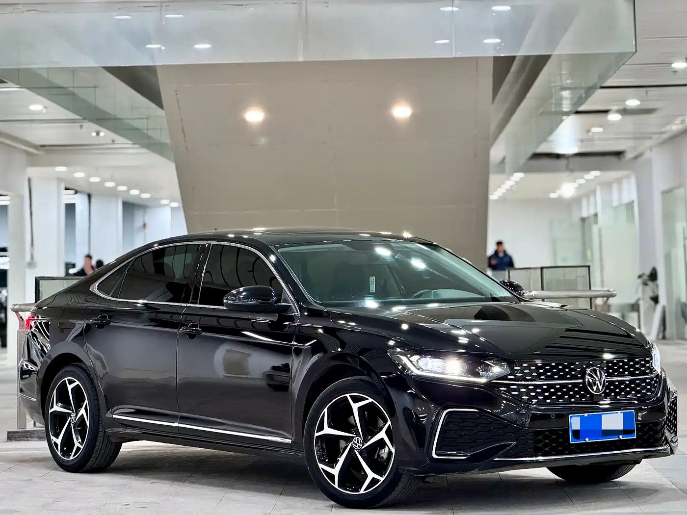 Volkswagen Passat 2023 330TSI Starlight Elite Edition фото 3
