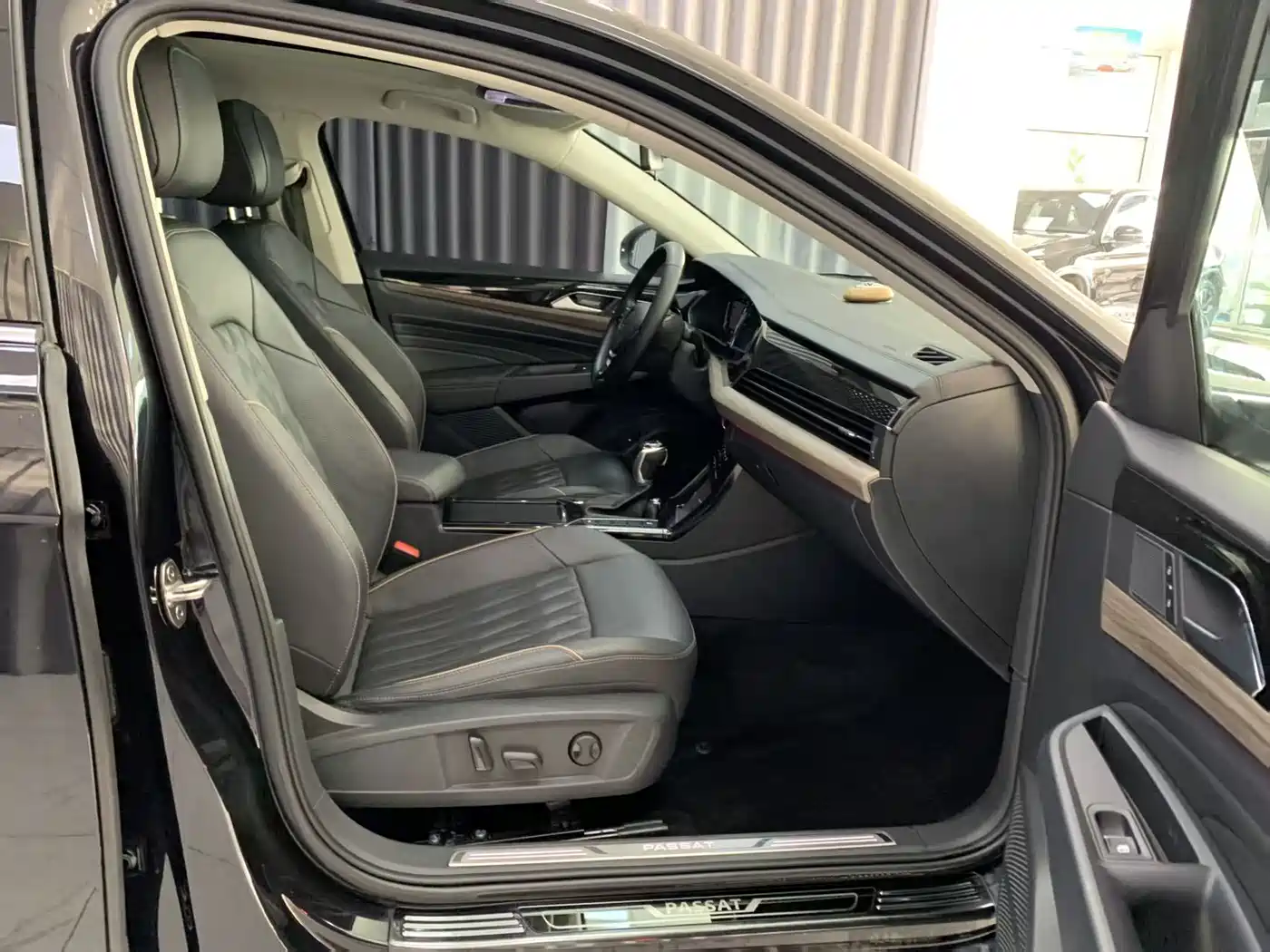 Volkswagen Passat 2020 Facelift 330TSI Luxury China VI фото 8