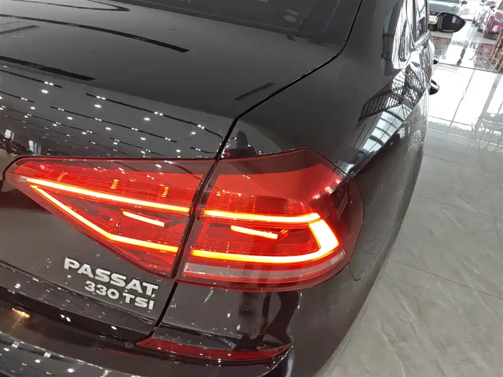 Volkswagen Passat 2017 330TSI DSG Prestige фото 24