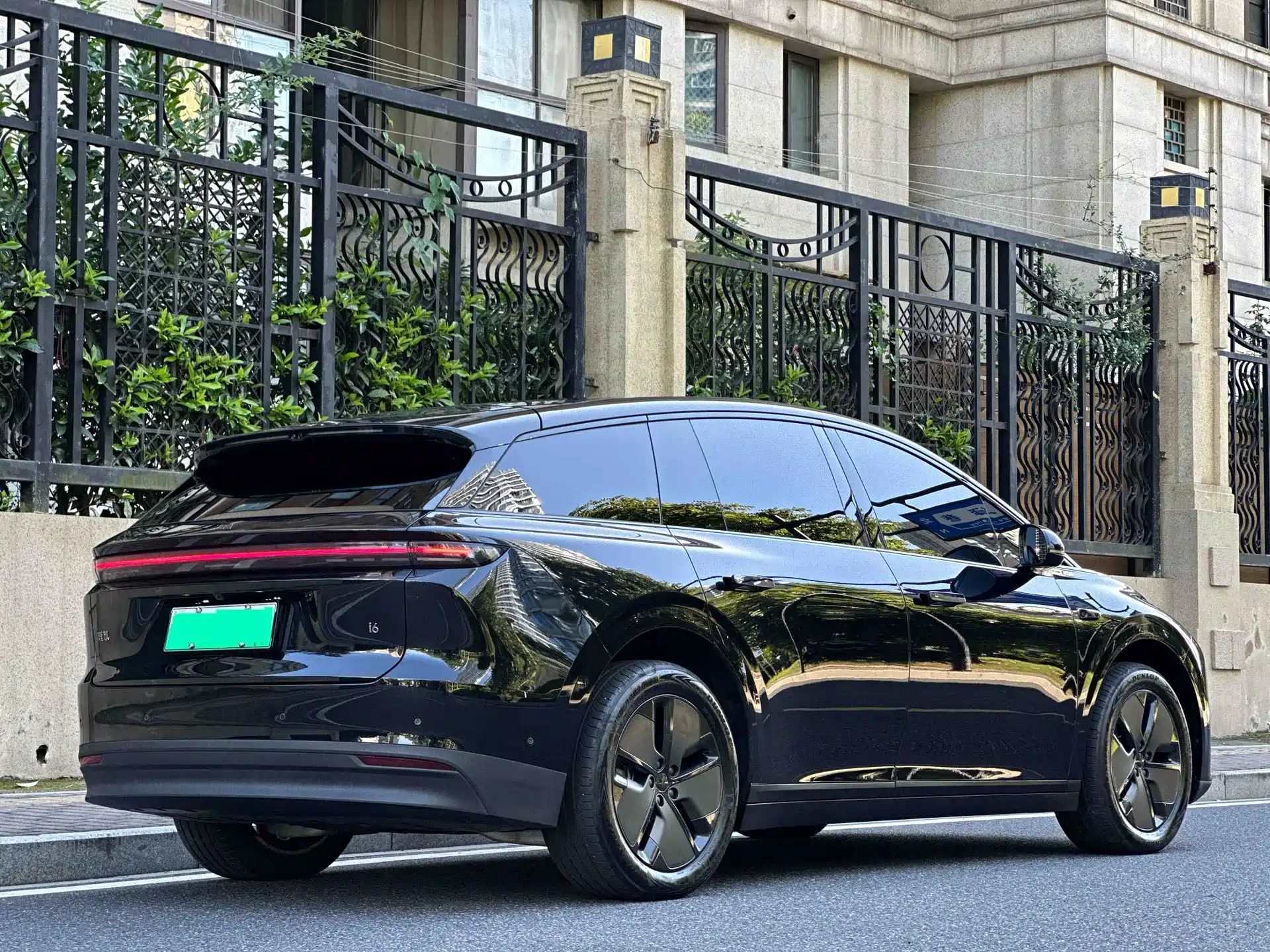 صورة 6 - Li Auto i6
