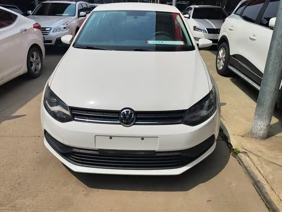 Volkswagen Polo 2016 1.4L Automatic Trend фото 2