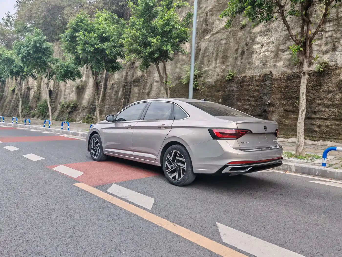 Volkswagen Sagitar 2023 Model Year 280TSI DSG Surpass Edition фото 7
