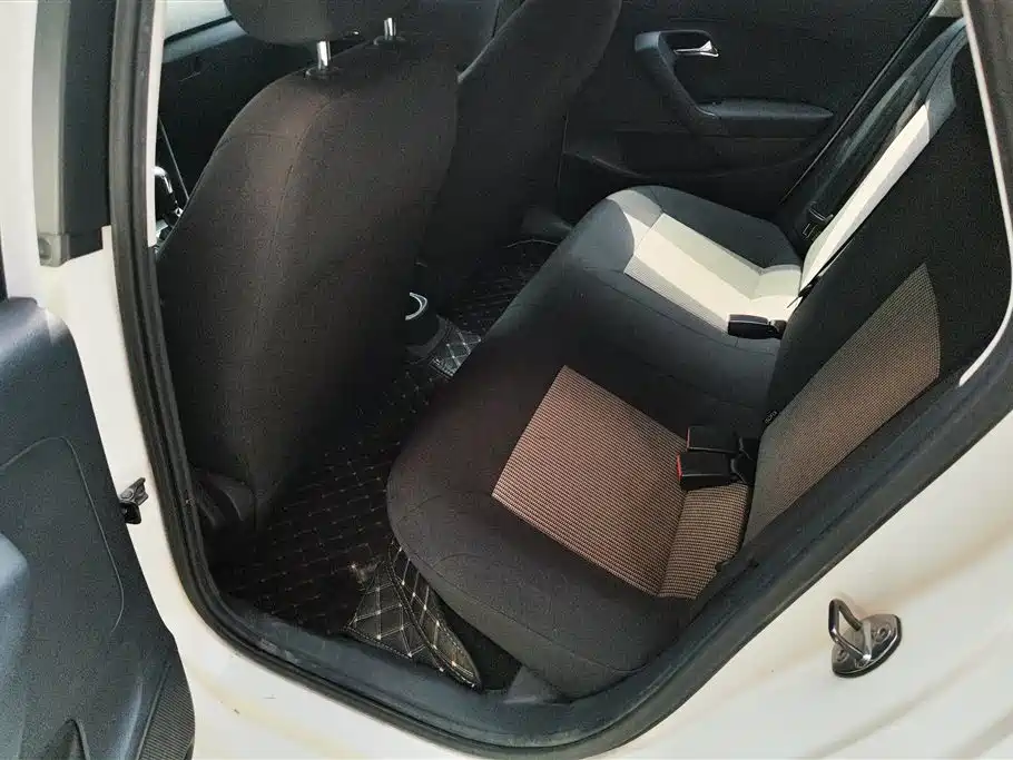 Volkswagen Polo 2016 1.4L Automatic Trend фото 11