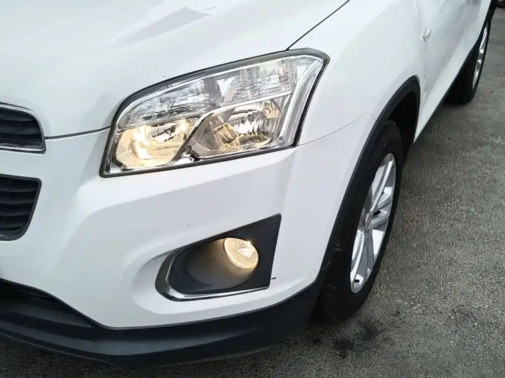 Фото 24 - Chevrolet Trax