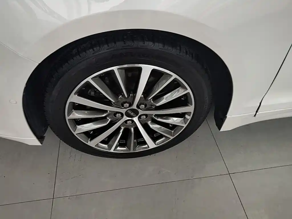 Фото 23 - Lincoln MKZ