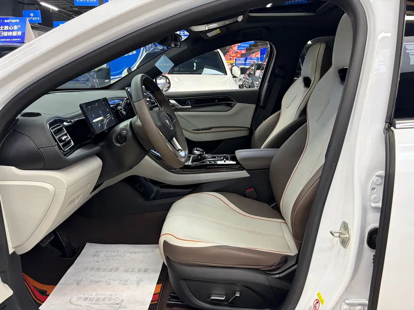 BYD Qin PLUS 2024 Glory Edition DM-i 120KM Surpass фото 8