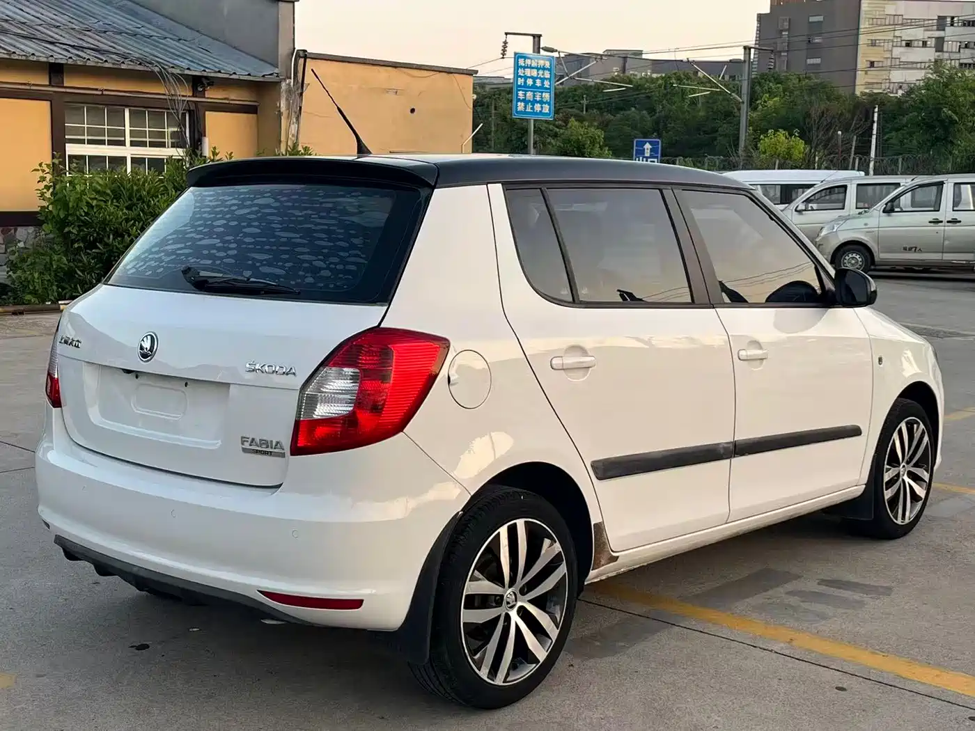 Škoda Fabia 2014 1.6L Automatic Sport Edition фото 9