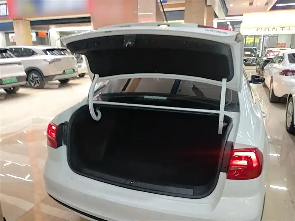 Volkswagen Bora 2018 1.5L Manual Fashion фото 19