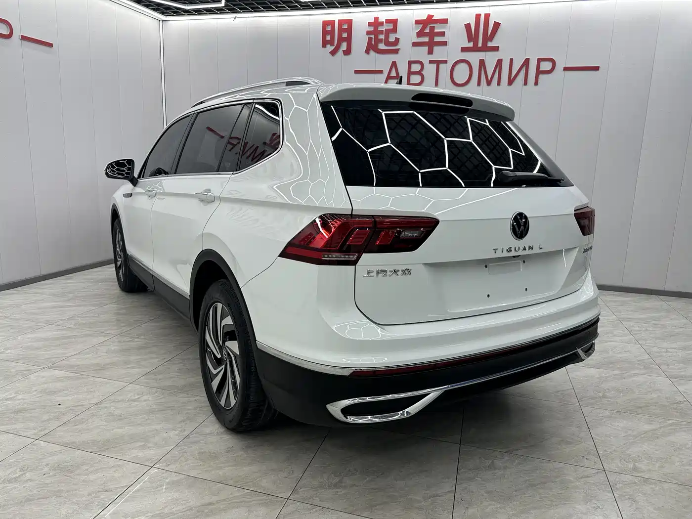 VOLKSWAGEN TIGUAN L