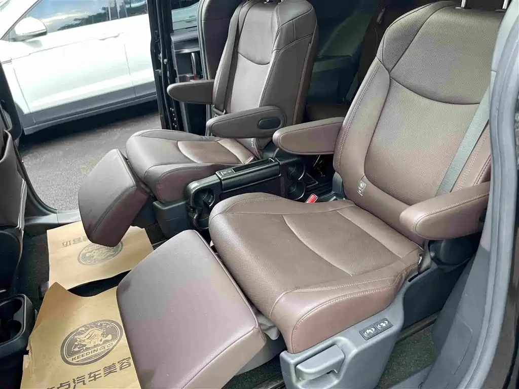 Фото 22 - Toyota Sienna