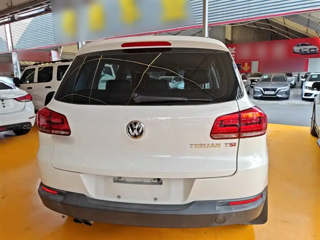 Volkswagen Tiguan 2015 1.8TSI Automatic 2WD Trendline фото 6