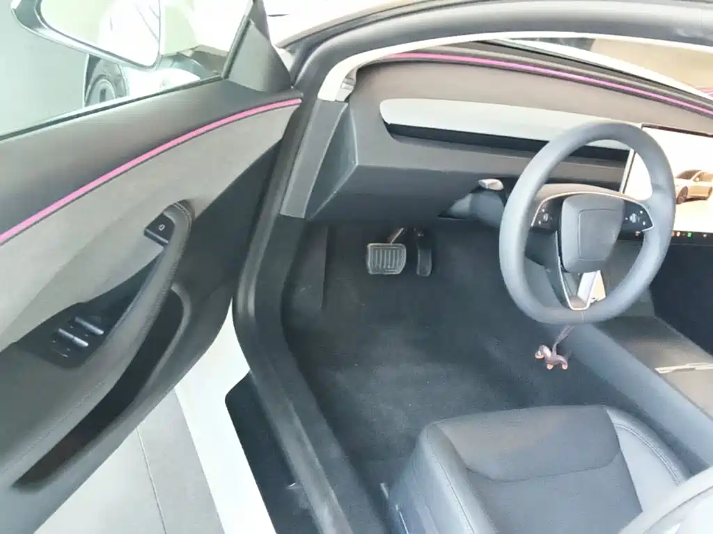 Tesla Model 3 2026 2025 Model Year Facelift Rear-Wheel Drive
