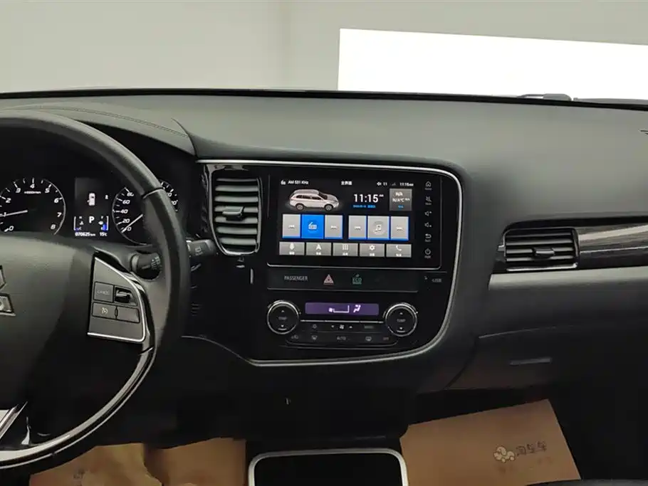 Mitsubishi Outlander 2020 2.0L 2WD Premium 5-seater фото 13