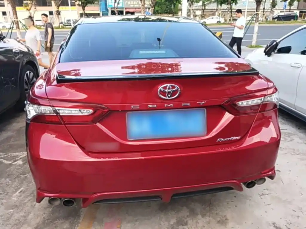 Фото 6 - Toyota Camry
