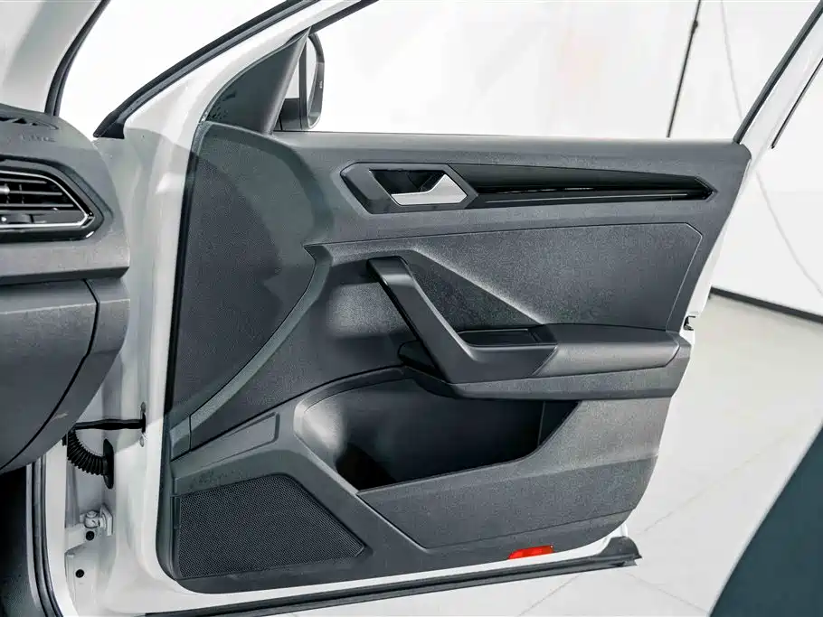 Volkswagen T-Roc, миниатюра 13
