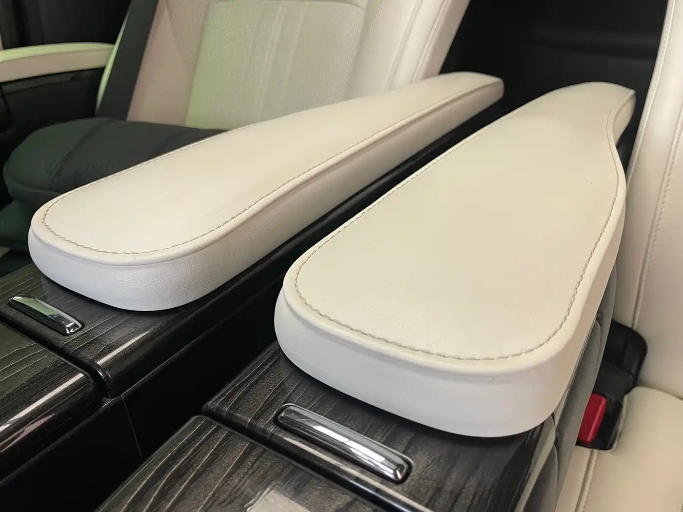 Lexus LM 2020 300h Seven-Seater Elegance Edition фото 26