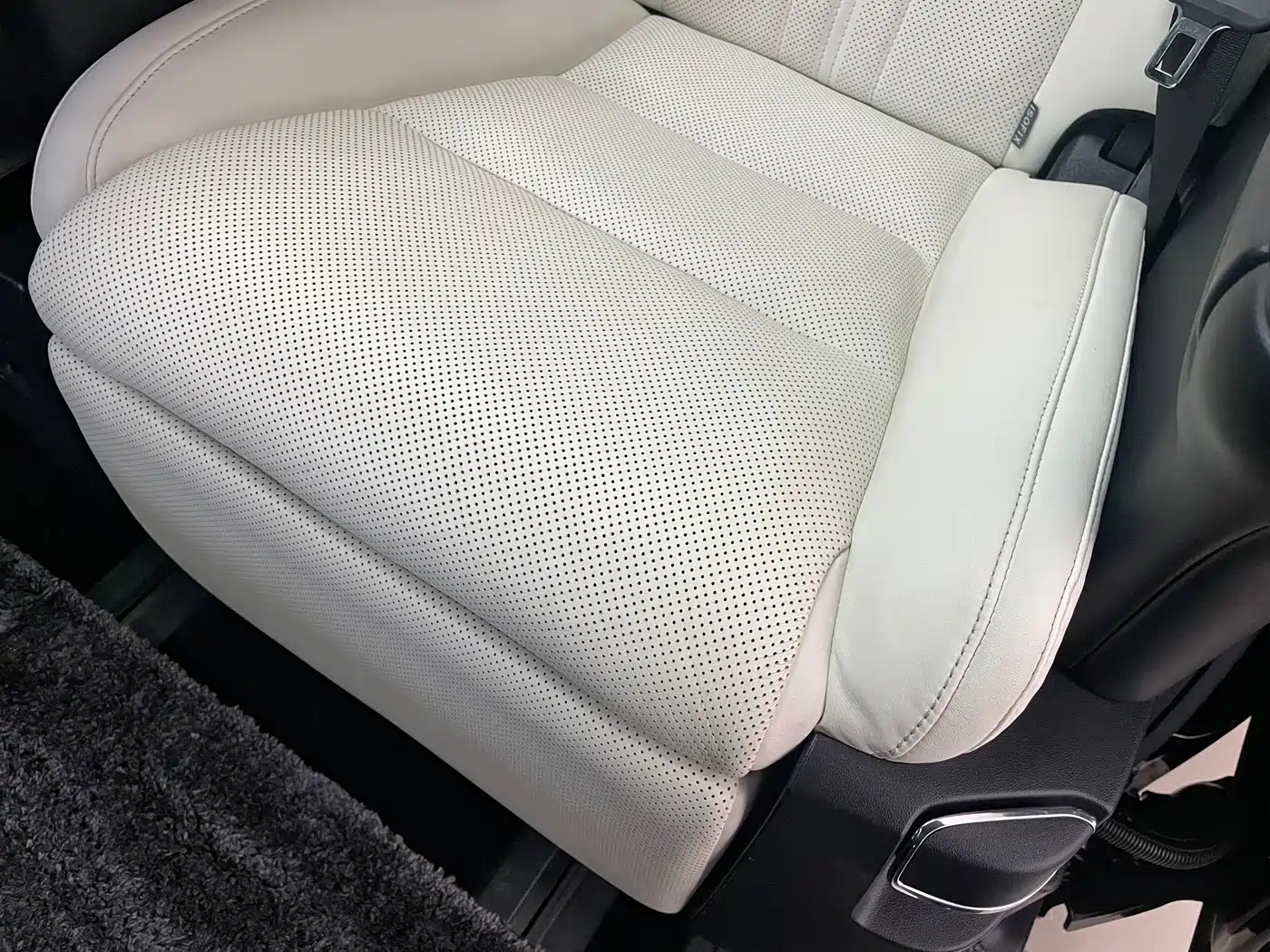 Lexus LM 2020 300h Seven-Seater Elegance Edition фото 29