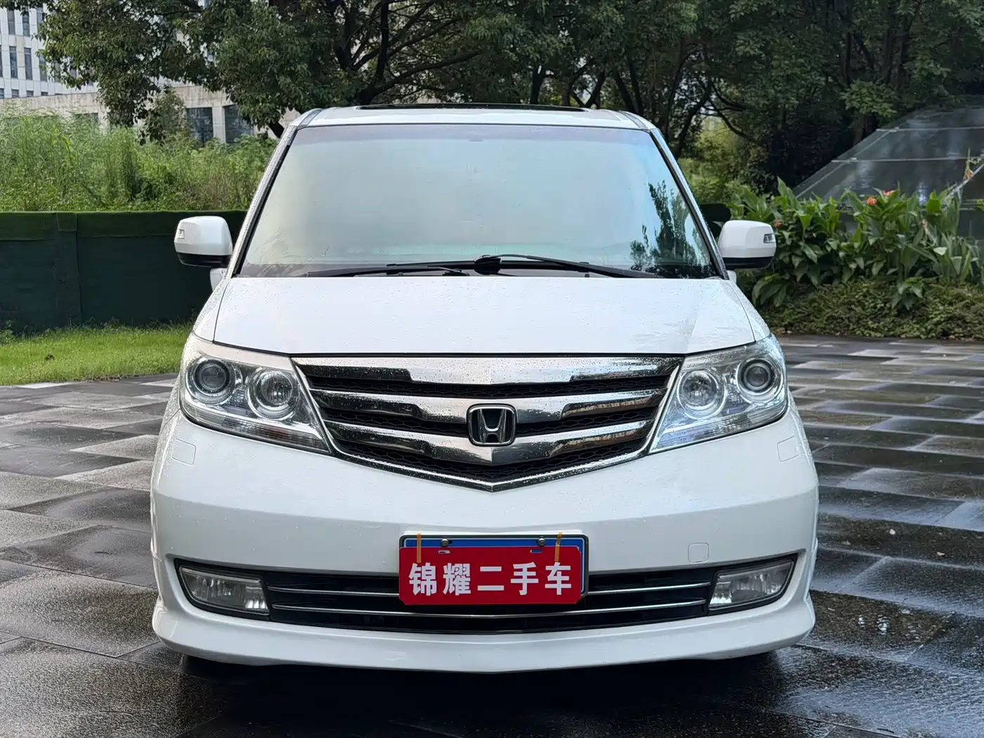 Фото 1 - Honda Elysion