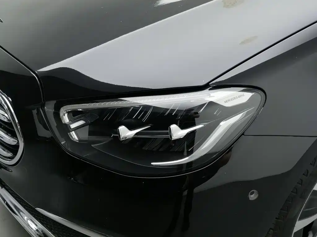 Mercedes-Benz E-Class, миниатюра 7