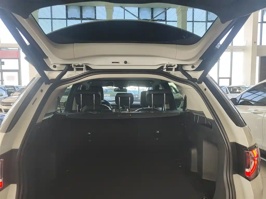 Land Rover Discovery Sport 2019 240PS SE Edition China VI фото 16