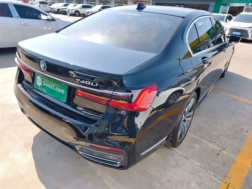 BMW 7-SERIES