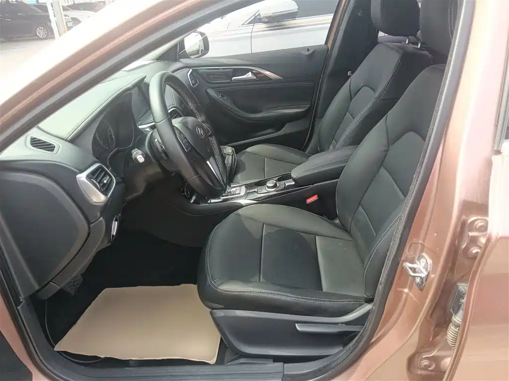 Infiniti QX30 2018 2017 1.6T 2WD Fashion Edition