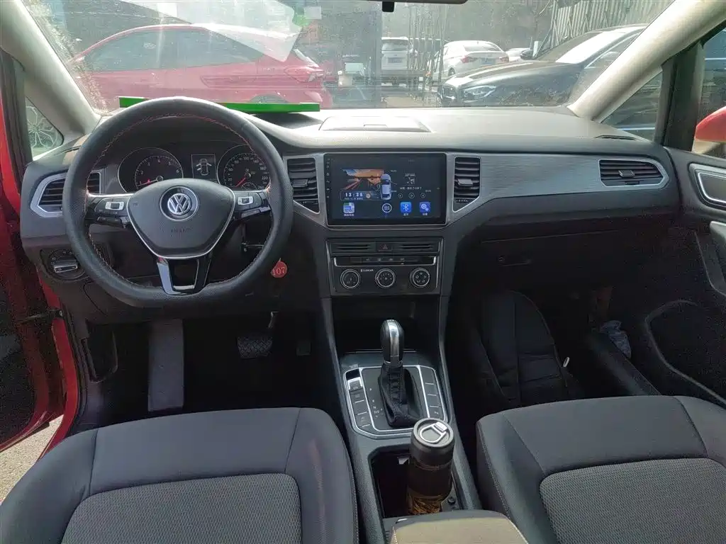 Volkswagen Golf Sportsvan 2016 230TSI Automatic Progressive фото 7
