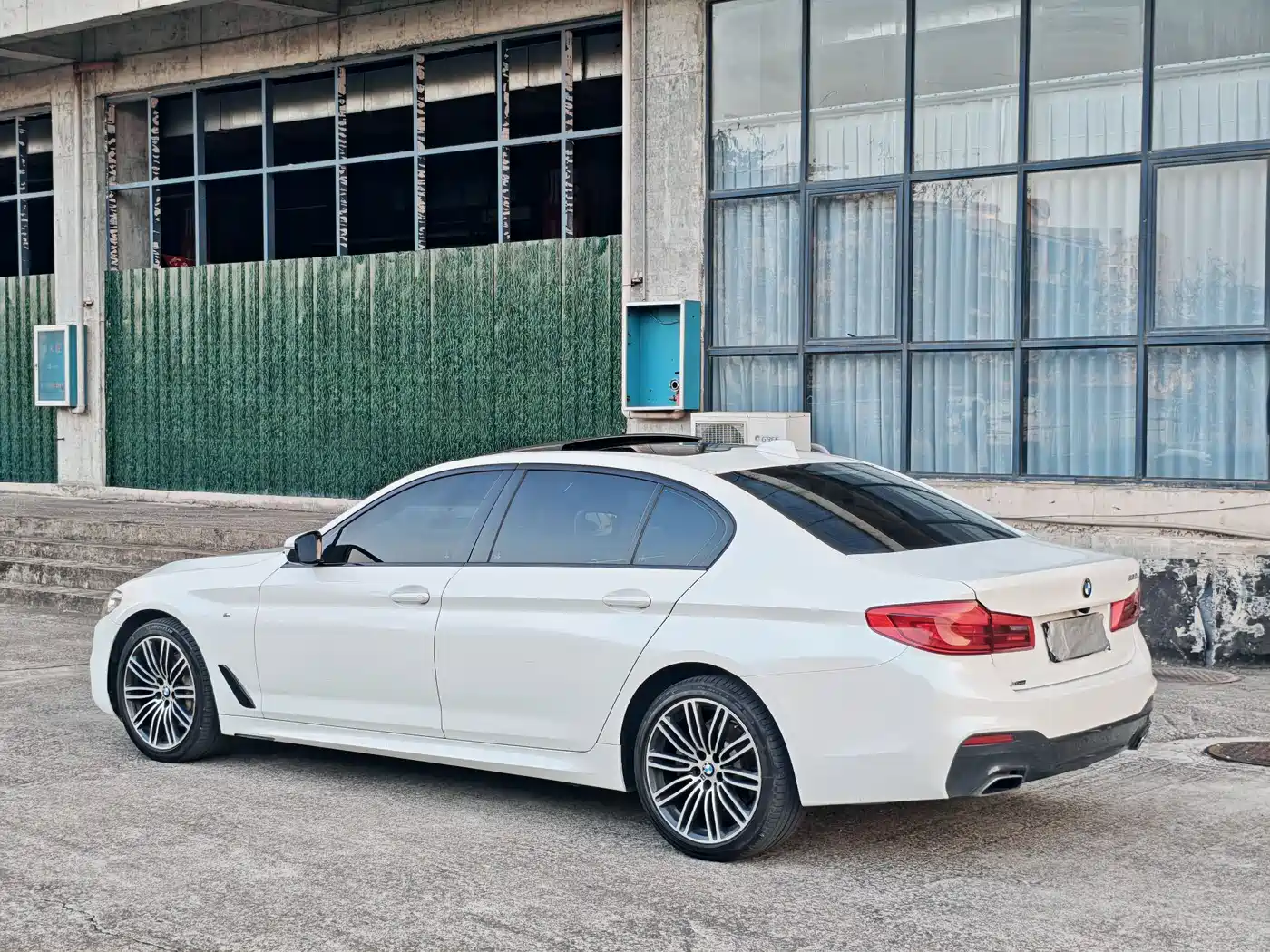 BMW 5 Series 2018 530Li xDrive M Sport Package фото 11