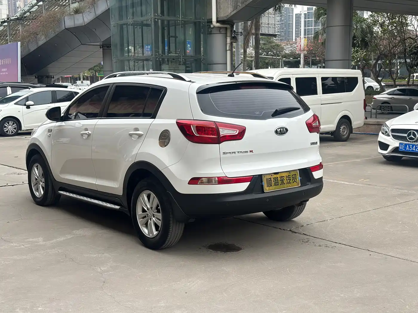 Kia Sportage 2014 2.0L Automatic 2WD GL Edition фото 9