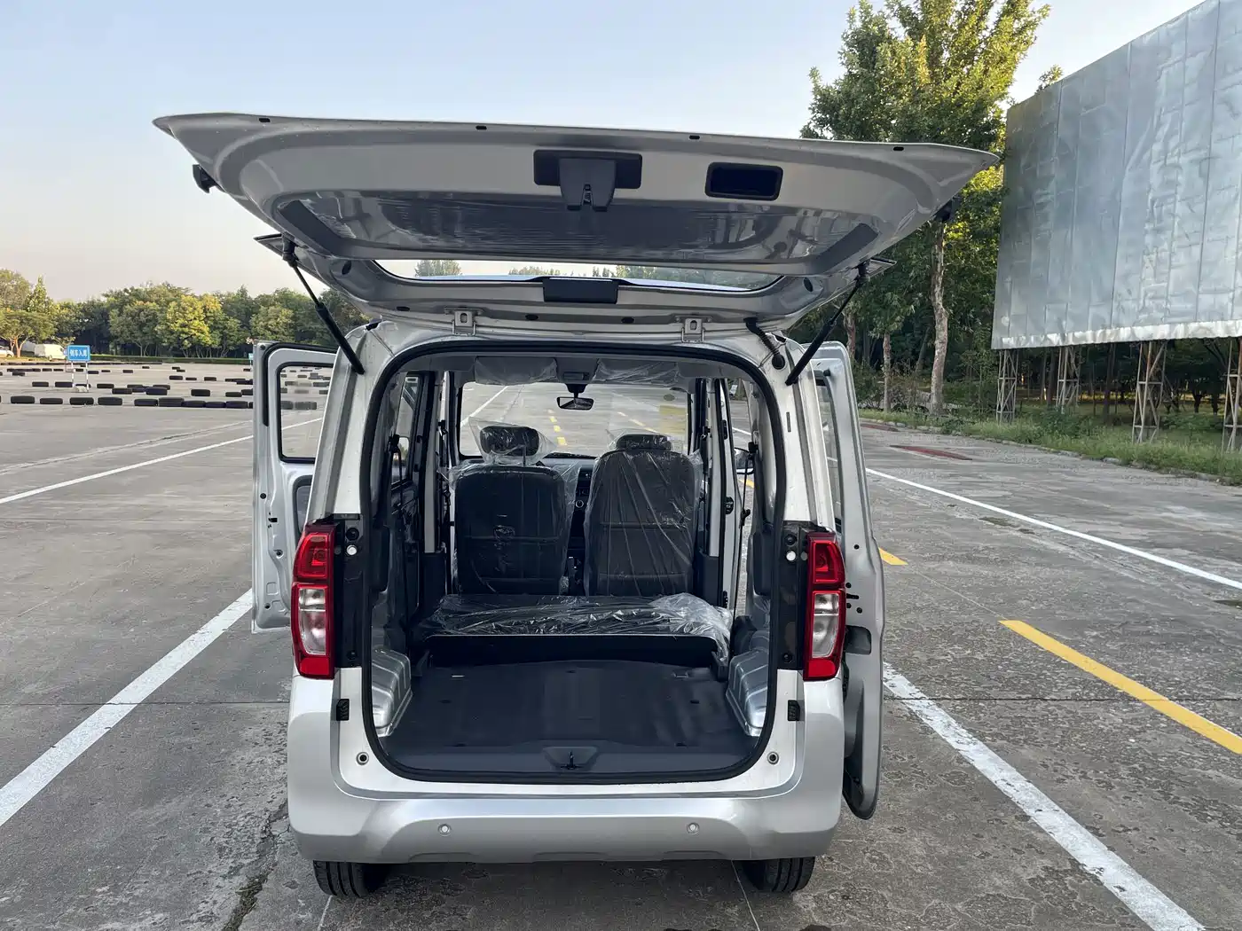 Wuling Motors Wuling Zhiguang NEV 2026 2025 Model 305km Base Version