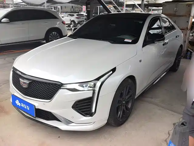 Cadillac CT4 25T, Люкс