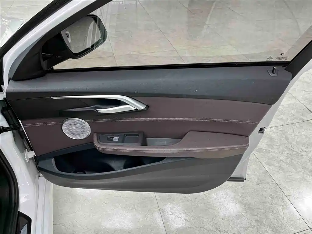 BMW 1 Series 2021 Facelift 120i M Sport Shadow Edition фото 13