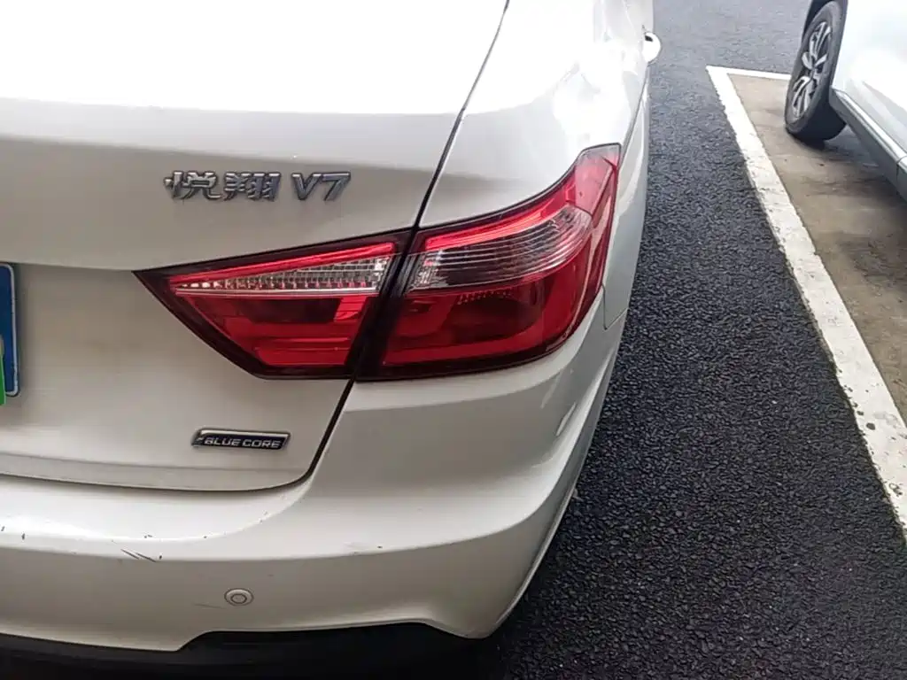 Changan Yuexiang V7 2016 2016 1.6L Auto Joy Version China V