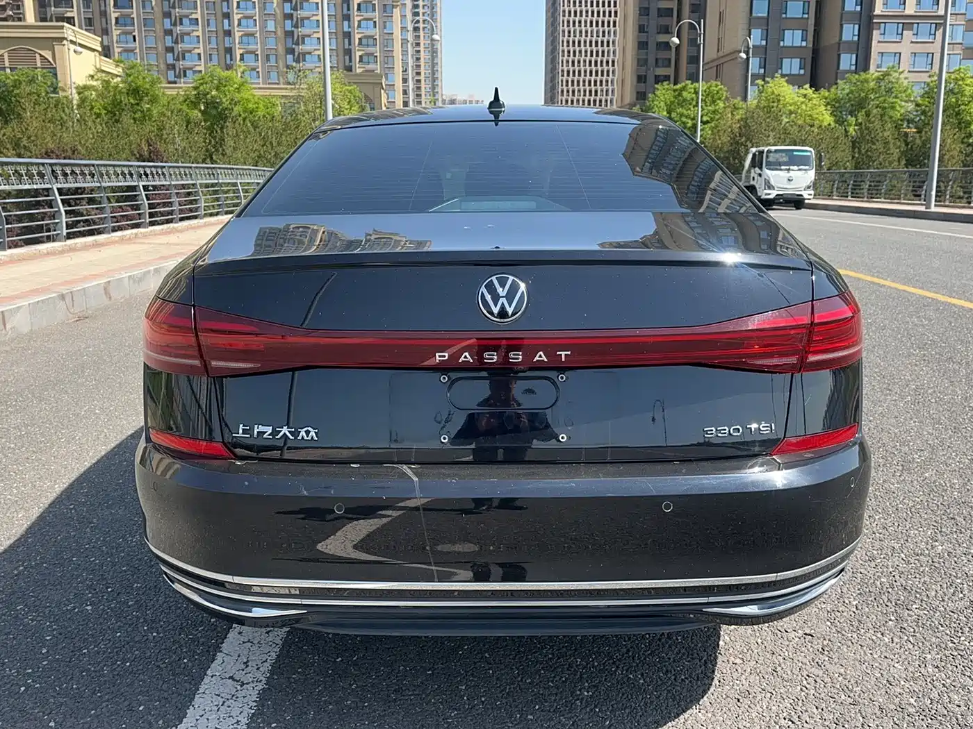 Volkswagen Passat 2023 330TSI Starlight Luxury Edition фото 8