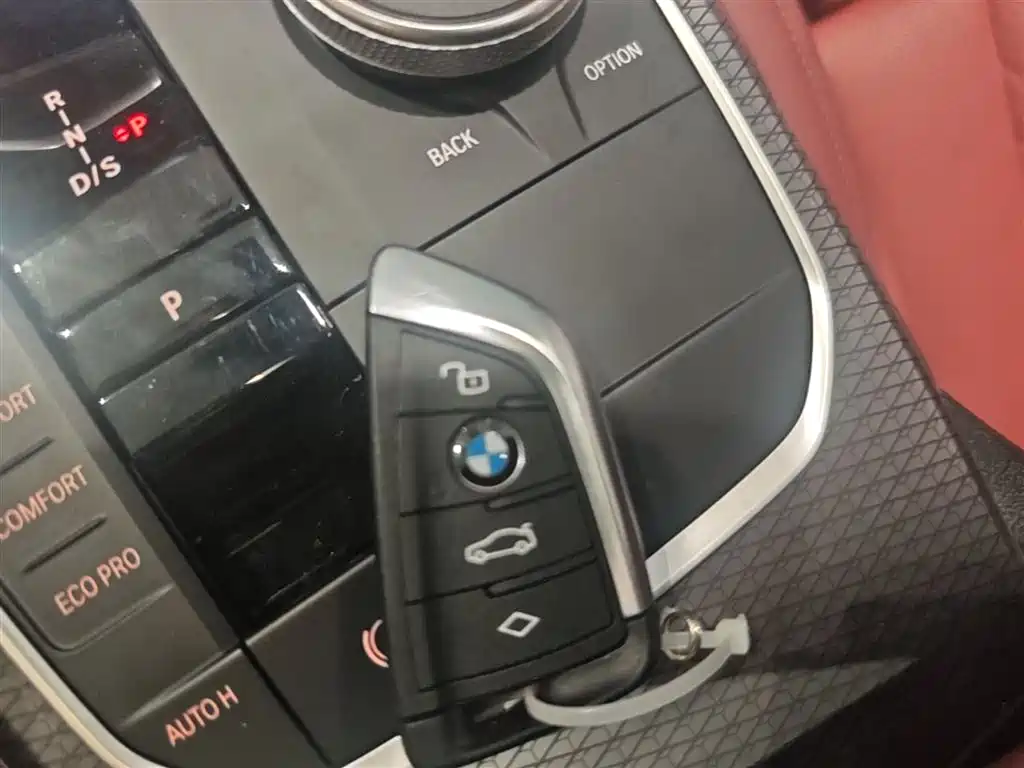 BMW 3 Series 2023 330i M Sport Shadow Edition фото 15