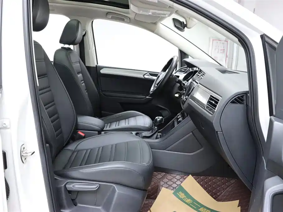 Volkswagen Touran 2018 Touran L 280TSI DSG Comfort 7-seater China V фото 18