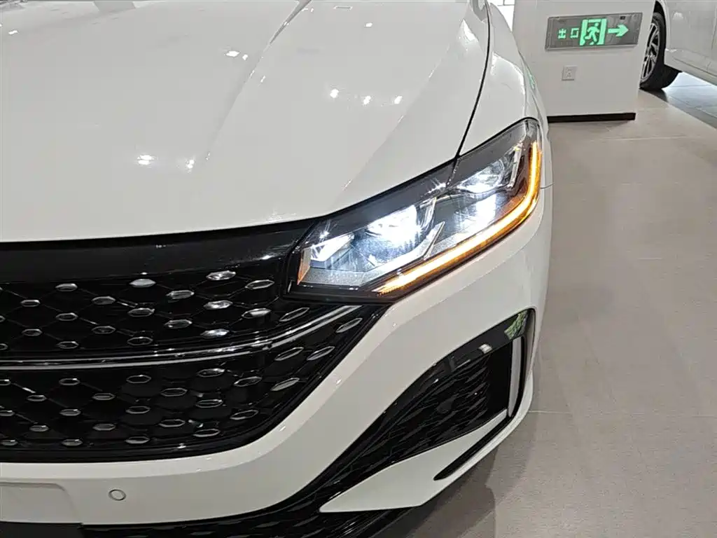 Volkswagen Lavida 2024 Model 300TSI DSG Starlight Leading Edition фото 24
