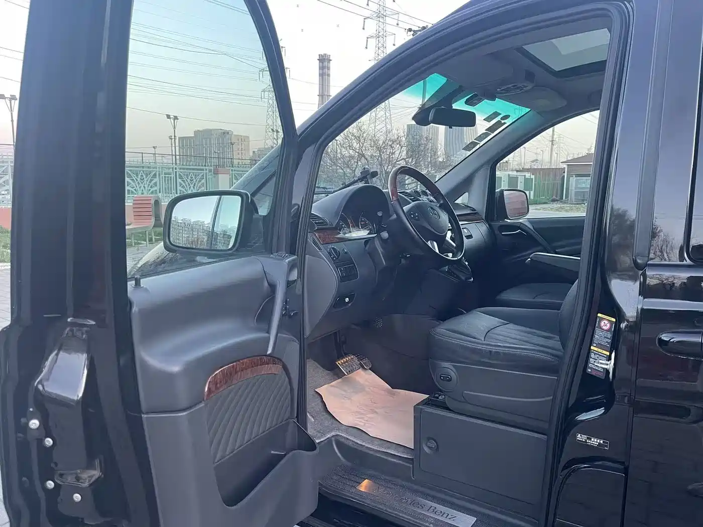Mercedes-Benz Viano (Import) 2011 3.5L 125th Anniversary Edition 7-Seater фото 12