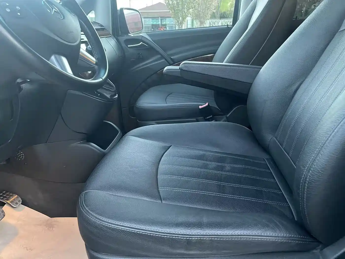 Mercedes-Benz Viano (Import) 2011 3.5L 125th Anniversary Edition 7-Seater фото 23