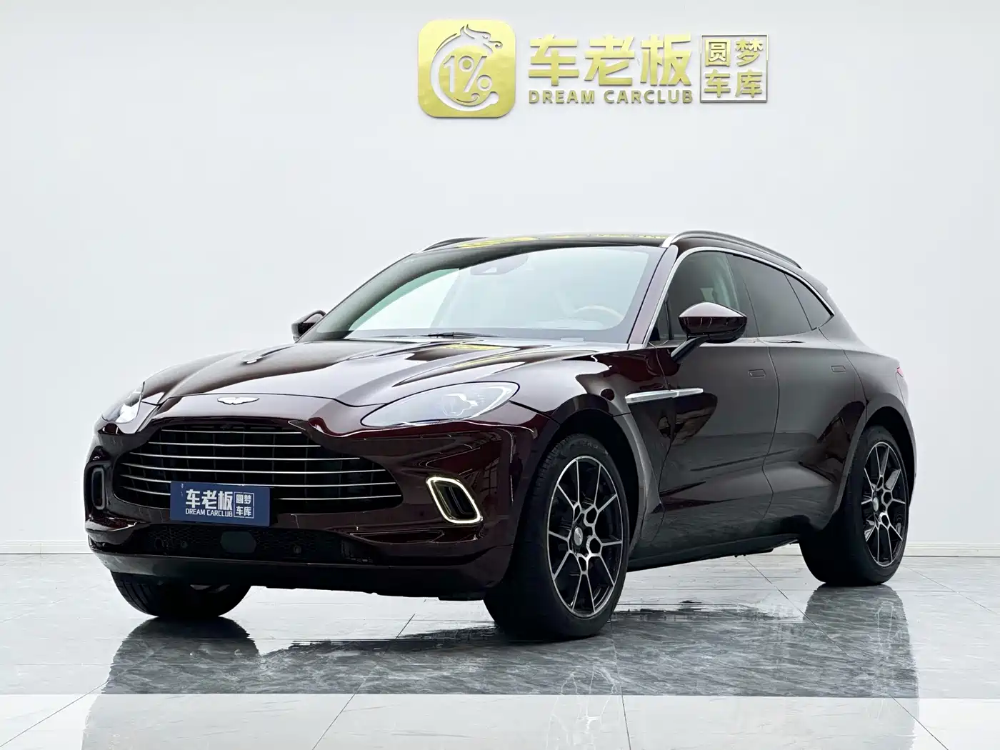Фото 1 - Aston Martin DBX